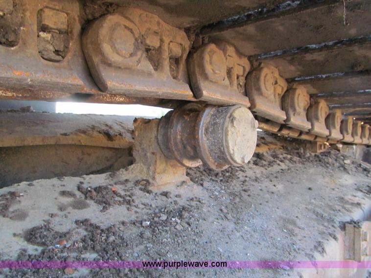 image for item F5628 2005 Komatsu PC400LC-7 excavator