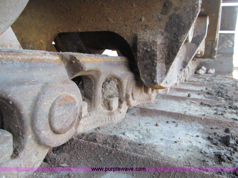 image for item F5628 2005 Komatsu PC400LC-7 excavator
