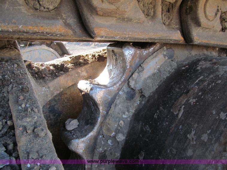 image for item F5628 2005 Komatsu PC400LC-7 excavator