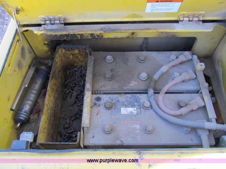 image for item F5628 2005 Komatsu PC400LC-7 excavator