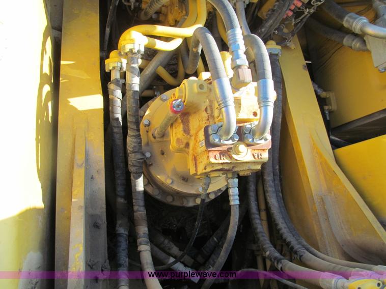 image for item F5628 2005 Komatsu PC400LC-7 excavator