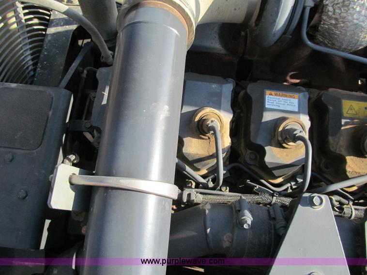 image for item F5628 2005 Komatsu PC400LC-7 excavator