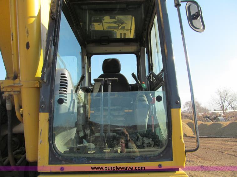 image for item F5628 2005 Komatsu PC400LC-7 excavator