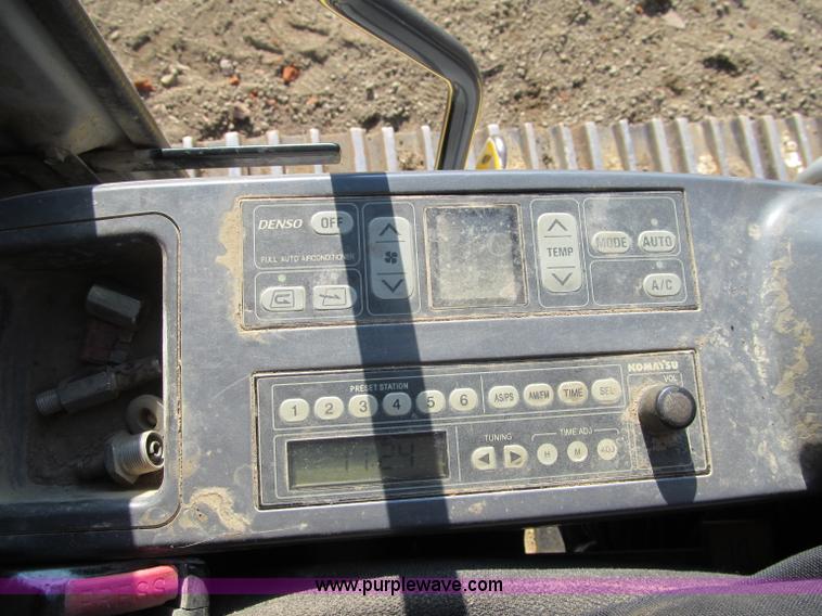 image for item F5628 2005 Komatsu PC400LC-7 excavator