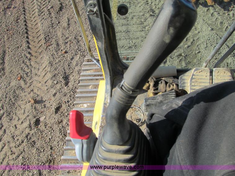 image for item F5628 2005 Komatsu PC400LC-7 excavator