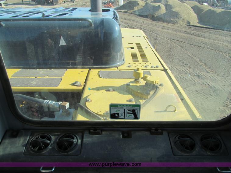 image for item F5628 2005 Komatsu PC400LC-7 excavator