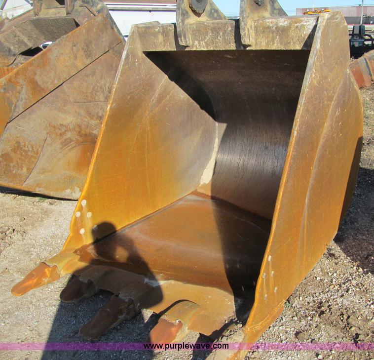 image for item F5628 2005 Komatsu PC400LC-7 excavator