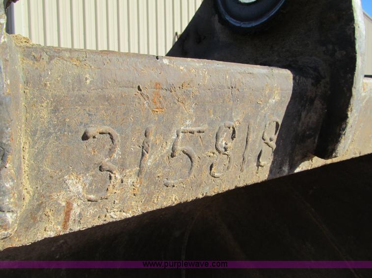 image for item F5628 2005 Komatsu PC400LC-7 excavator