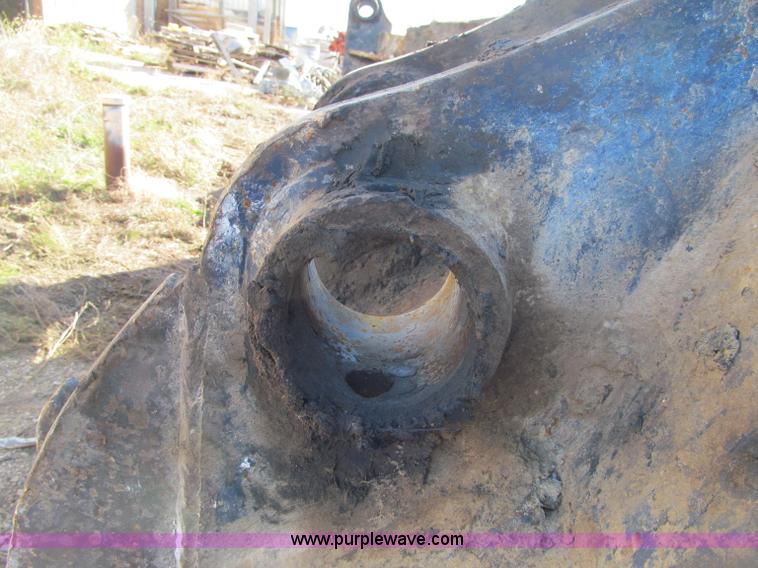 image for item F5628 2005 Komatsu PC400LC-7 excavator