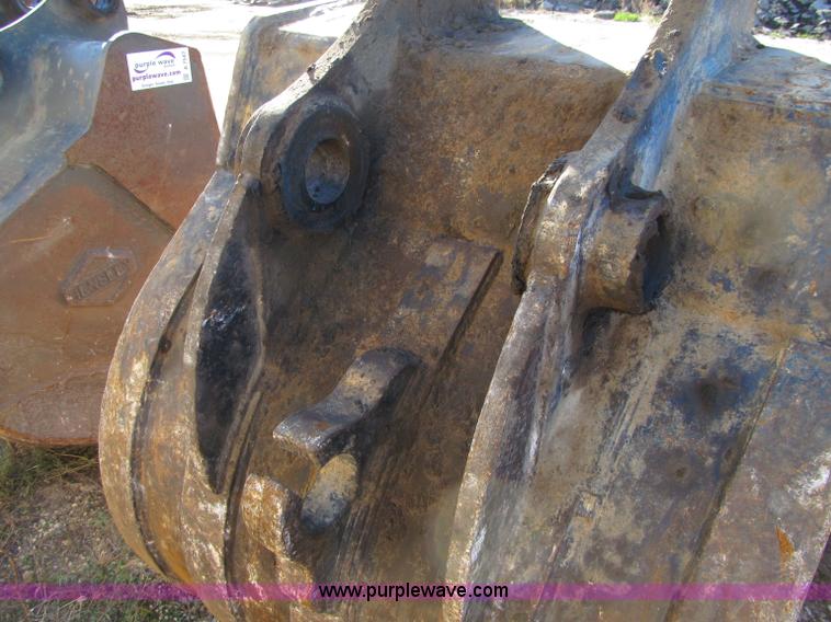 image for item F5628 2005 Komatsu PC400LC-7 excavator