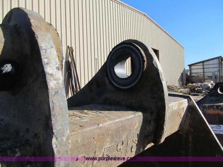 image for item F5628 2005 Komatsu PC400LC-7 excavator