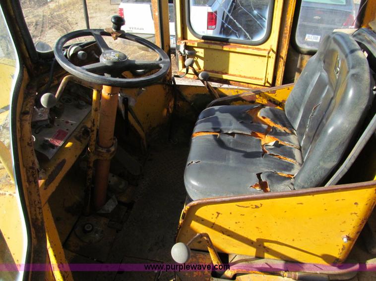 image for item F5630 1965 Caterpillar 950 wheel loader