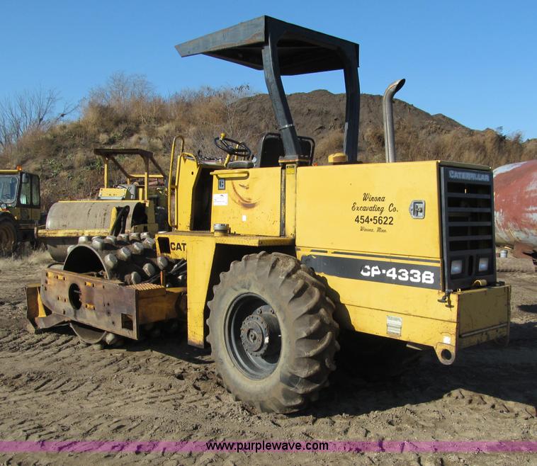 image for item F5635 Caterpillar CP-433B vibratory padfoot compactor
