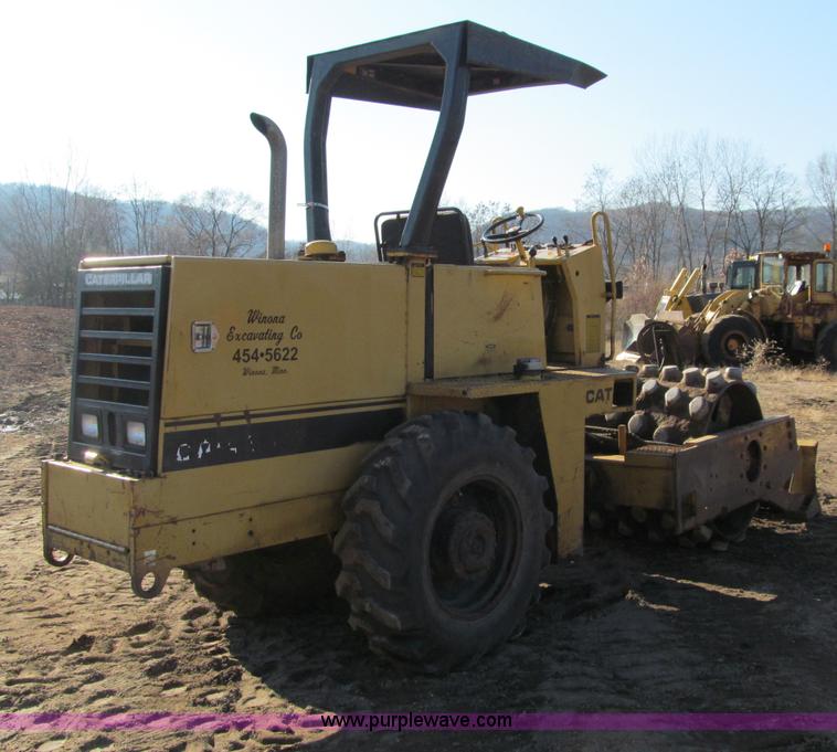 image for item F5635 Caterpillar CP-433B vibratory padfoot compactor