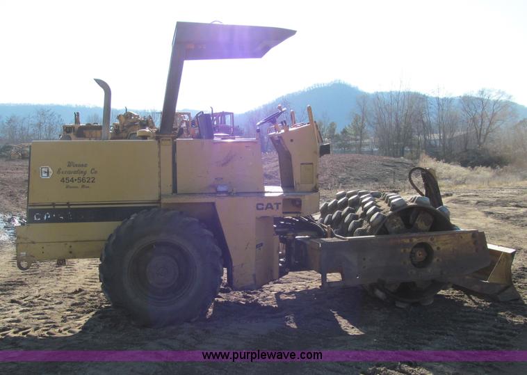 image for item F5635 Caterpillar CP-433B vibratory padfoot compactor