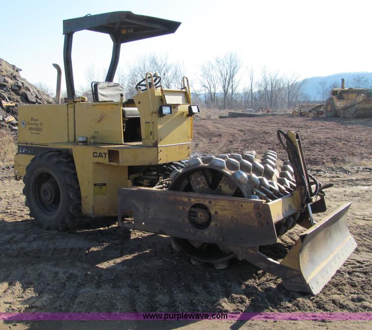 image for item F5635 Caterpillar CP-433B vibratory padfoot compactor