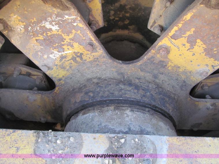 image for item F5635 Caterpillar CP-433B vibratory padfoot compactor