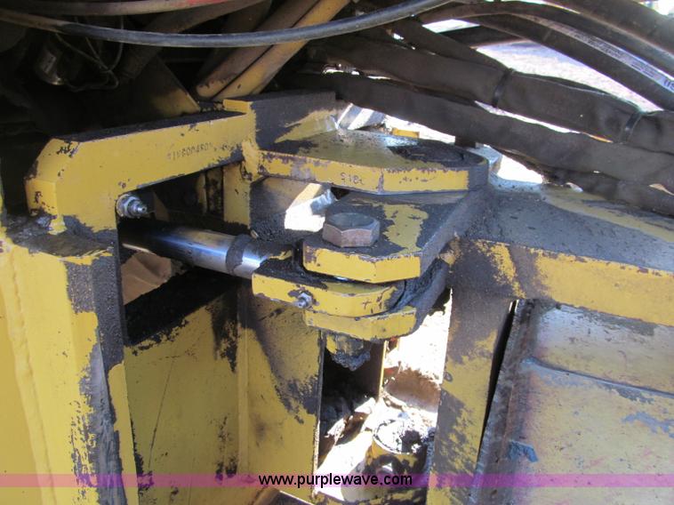 image for item F5635 Caterpillar CP-433B vibratory padfoot compactor