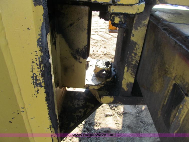 image for item F5635 Caterpillar CP-433B vibratory padfoot compactor