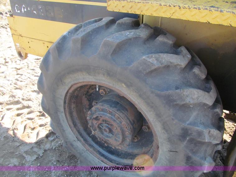 image for item F5635 Caterpillar CP-433B vibratory padfoot compactor