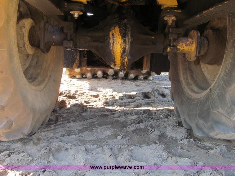 image for item F5635 Caterpillar CP-433B vibratory padfoot compactor