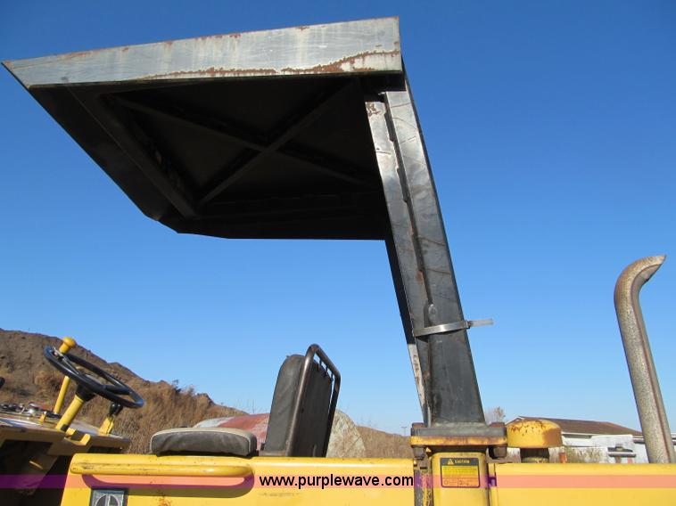 image for item F5635 Caterpillar CP-433B vibratory padfoot compactor