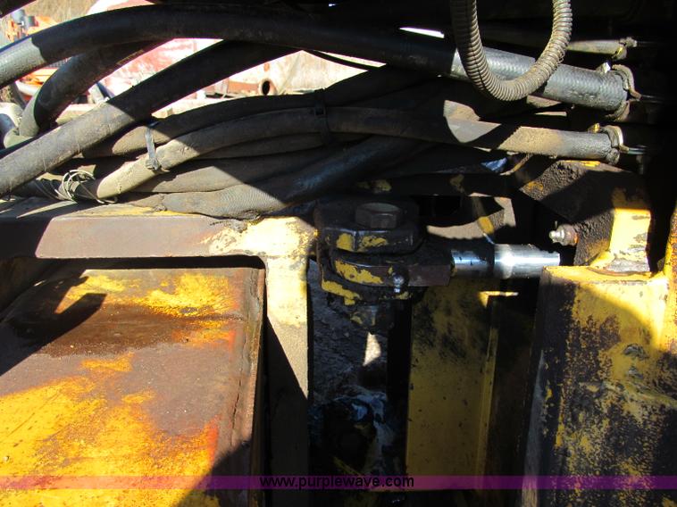 image for item F5635 Caterpillar CP-433B vibratory padfoot compactor