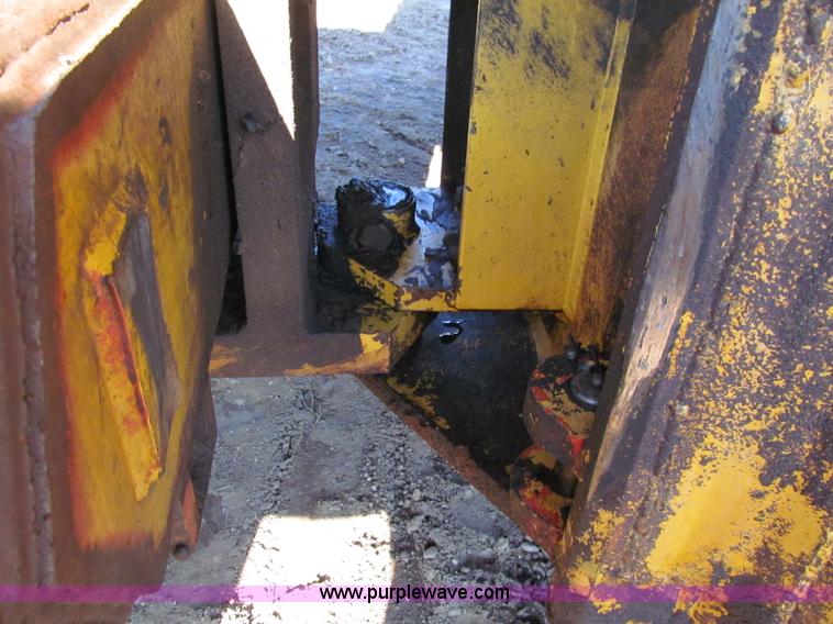 image for item F5635 Caterpillar CP-433B vibratory padfoot compactor