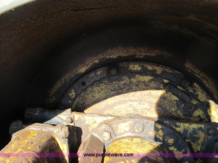 image for item F5635 Caterpillar CP-433B vibratory padfoot compactor