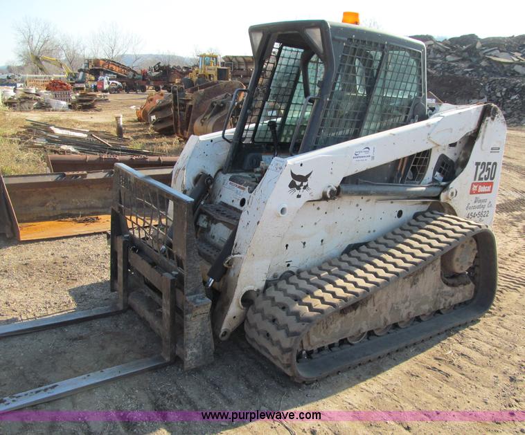 image for item F5636 2008 Bobcat T250 skid steer