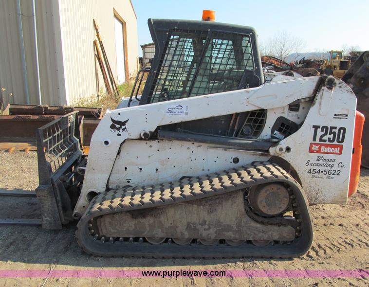 image for item F5636 2008 Bobcat T250 skid steer