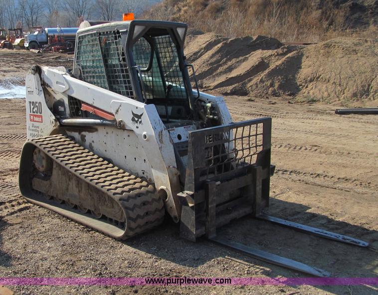 image for item F5636 2008 Bobcat T250 skid steer