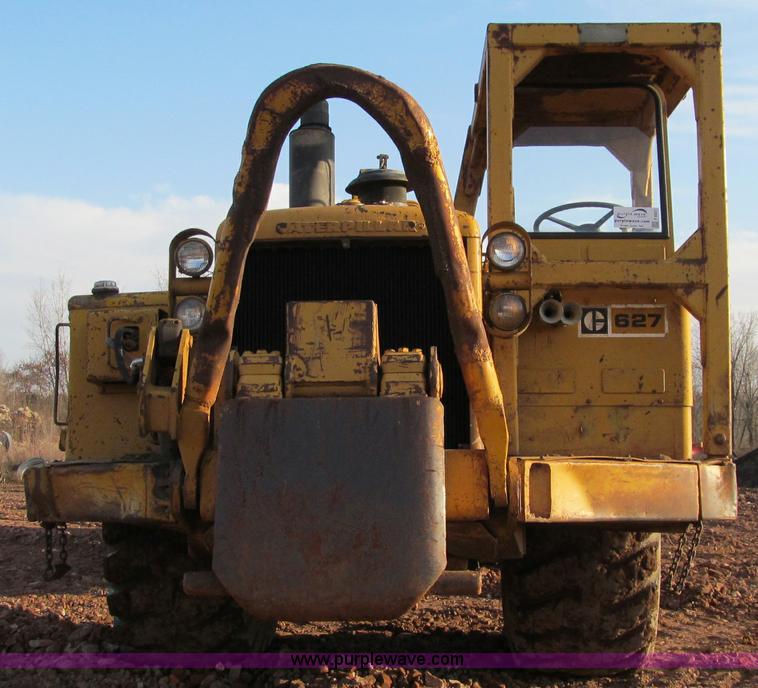 image for item F5637 1971 Caterpillar 627 twin engine motor scraper