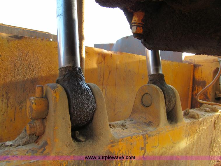 image for item F5637 1971 Caterpillar 627 twin engine motor scraper