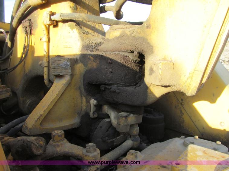 image for item F5637 1971 Caterpillar 627 twin engine motor scraper