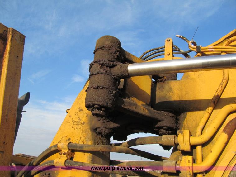 image for item F5637 1971 Caterpillar 627 twin engine motor scraper