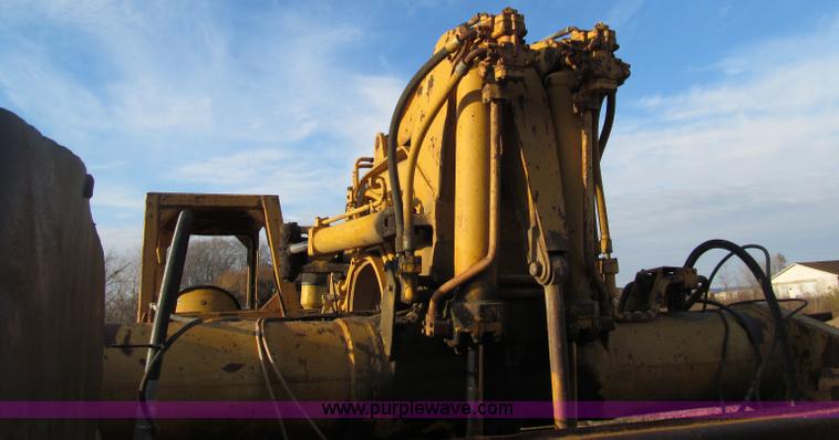 image for item F5637 1971 Caterpillar 627 twin engine motor scraper