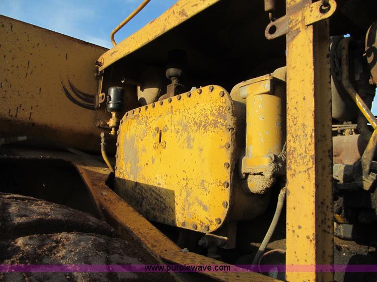 image for item F5637 1971 Caterpillar 627 twin engine motor scraper