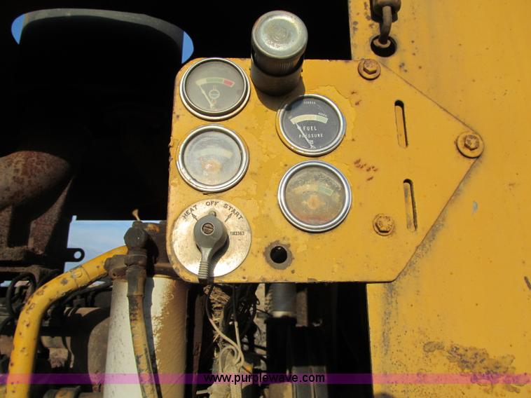 image for item F5637 1971 Caterpillar 627 twin engine motor scraper