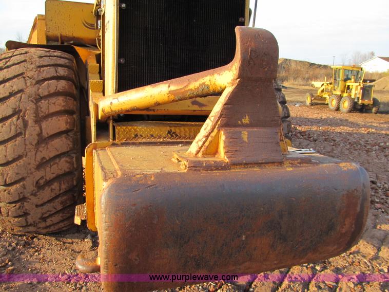 image for item F5637 1971 Caterpillar 627 twin engine motor scraper