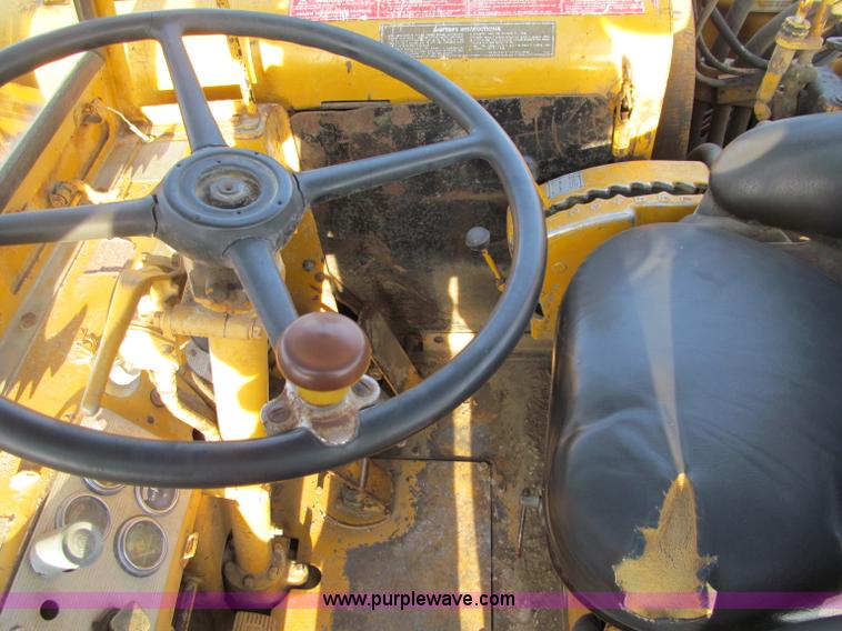 image for item F5637 1971 Caterpillar 627 twin engine motor scraper