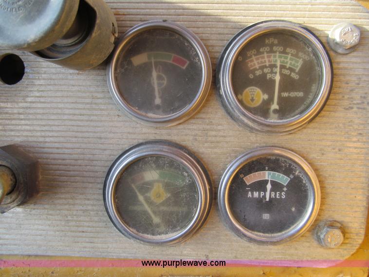 image for item F5637 1971 Caterpillar 627 twin engine motor scraper