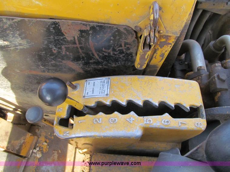 image for item F5637 1971 Caterpillar 627 twin engine motor scraper