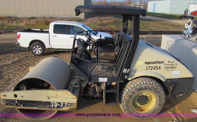 image for item F5638 2004 Ingersoll Rand SD-77DX TF vibratory smooth drum roller