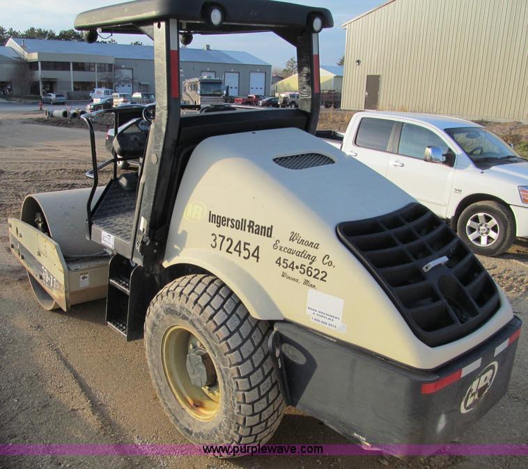 image for item F5638 2004 Ingersoll Rand SD-77DX TF vibratory smooth drum roller