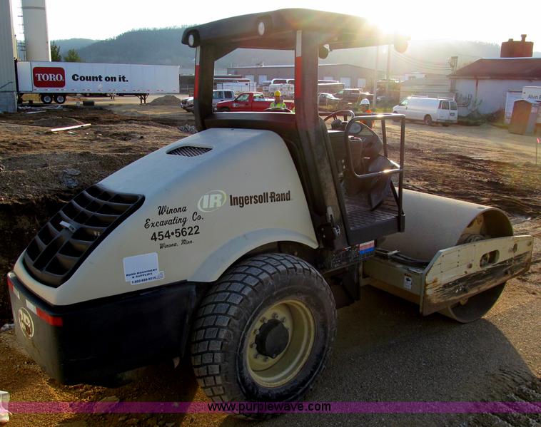 image for item F5638 2004 Ingersoll Rand SD-77DX TF vibratory smooth drum roller