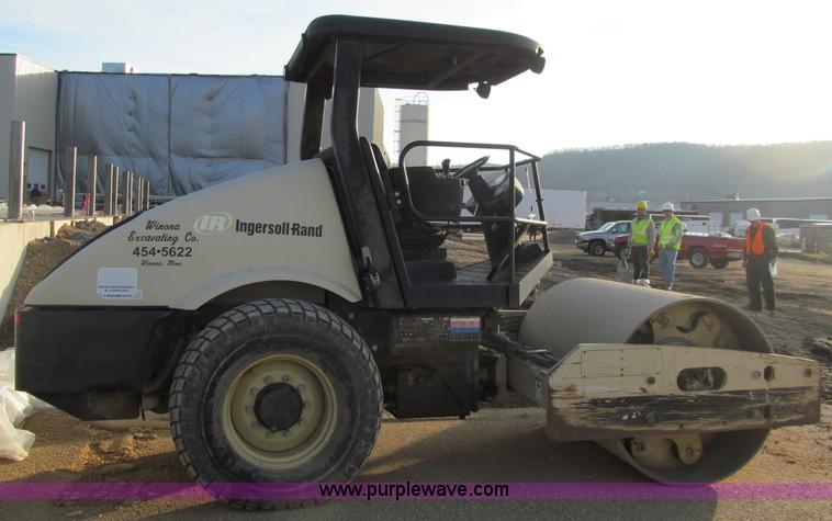 image for item F5638 2004 Ingersoll Rand SD-77DX TF vibratory smooth drum roller