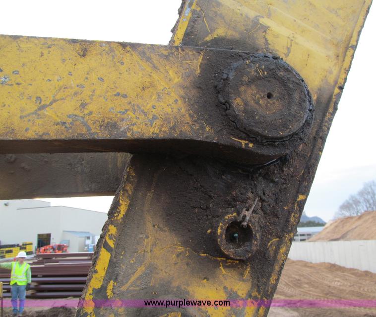image for item F5639 2007 Komatsu PC270LC-8 excavator