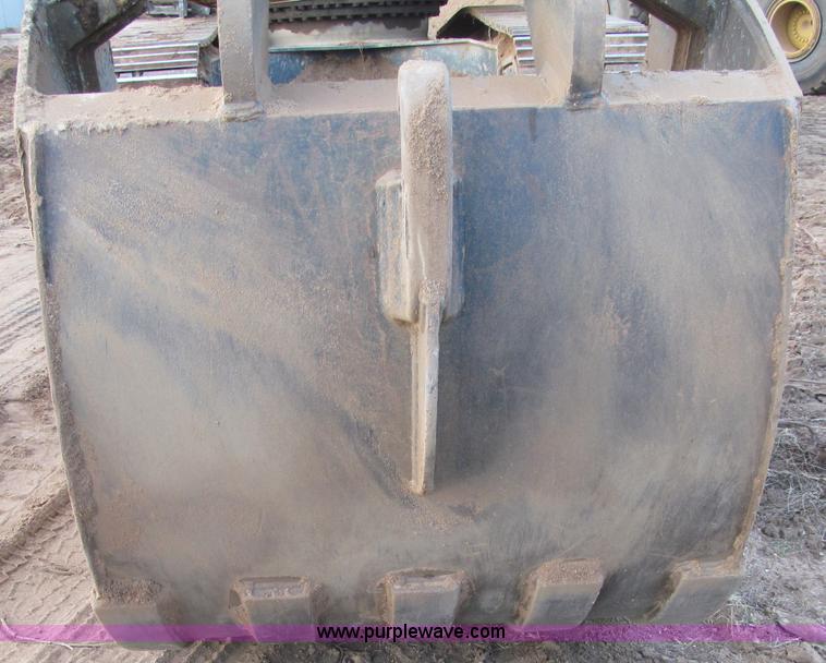 image for item F5639 2007 Komatsu PC270LC-8 excavator