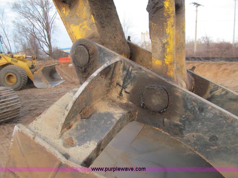 image for item F5639 2007 Komatsu PC270LC-8 excavator